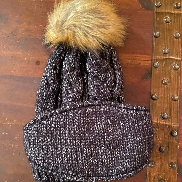 Anthropologie Pom Beanie Winter Hat with detachable mast in black - Picture 2 of 4